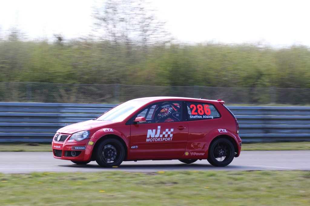 Steffen Alsing Jørgensen fik god fart i den lille røde VW Polo GTI
(Foto: JJ Media)